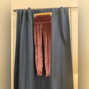 Velvet Lululemon leggings sz2 purple color
